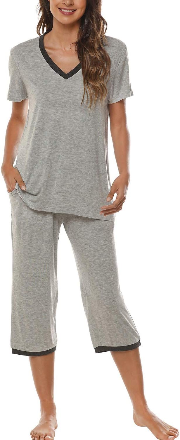 JINSHI Women’s Pajamas Set Short Sleeve Top and Capri Pants Lightweight Sleepwear Comfy Pjs Lounge Set with Pockets